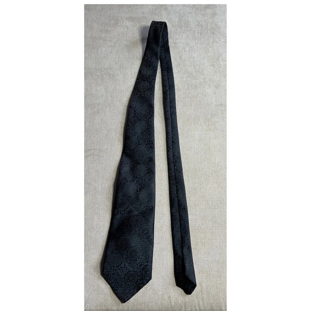 Vintage Velducci Black Terylene Polyester Geometric Medallion Jacquard Necktie